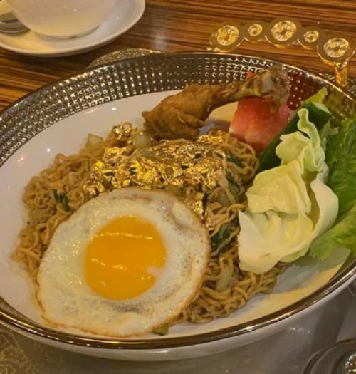 Viral Mi Instan ‘Sultan’, Diracik Pakai Emas 24 Karat