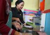 Kunjungi Pengolahan Ikan di Majalengka, Puan Ikut Bantu Buat Bandeng Presto