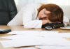 Sering Tidur di Meja Kerja, Bahaya kah?