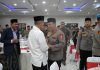 Kyai Embay Mulya Syarief Berikan Tausiyah pada Buka Bersama Polda Banten